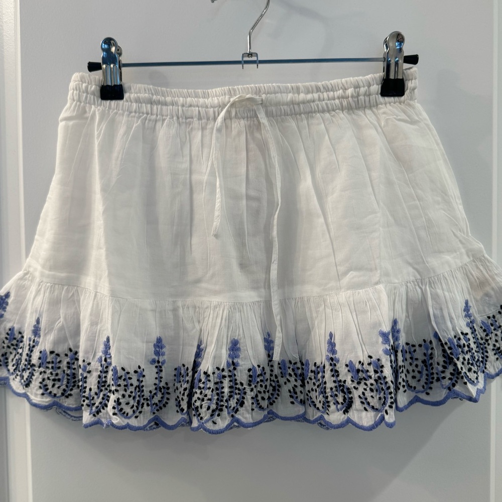 Raga Brand white and blue mini ruffle skirt
Size S
NWT
$25
